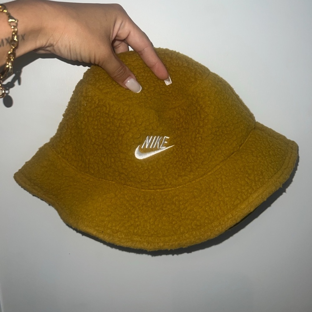 NIKE APEX UNISEX REVERSIBLE BUCKET HAT Fleece Nylon Swoosh Yellow Med NWT